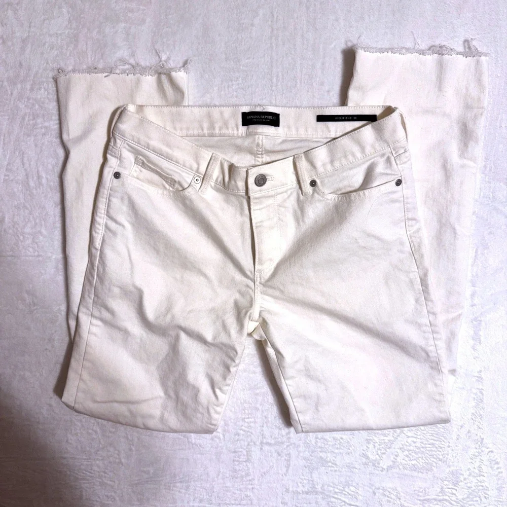 Banana Republic Premium Denim Girlfriend Jeans White Raw Hem Size 28 Mid Rise